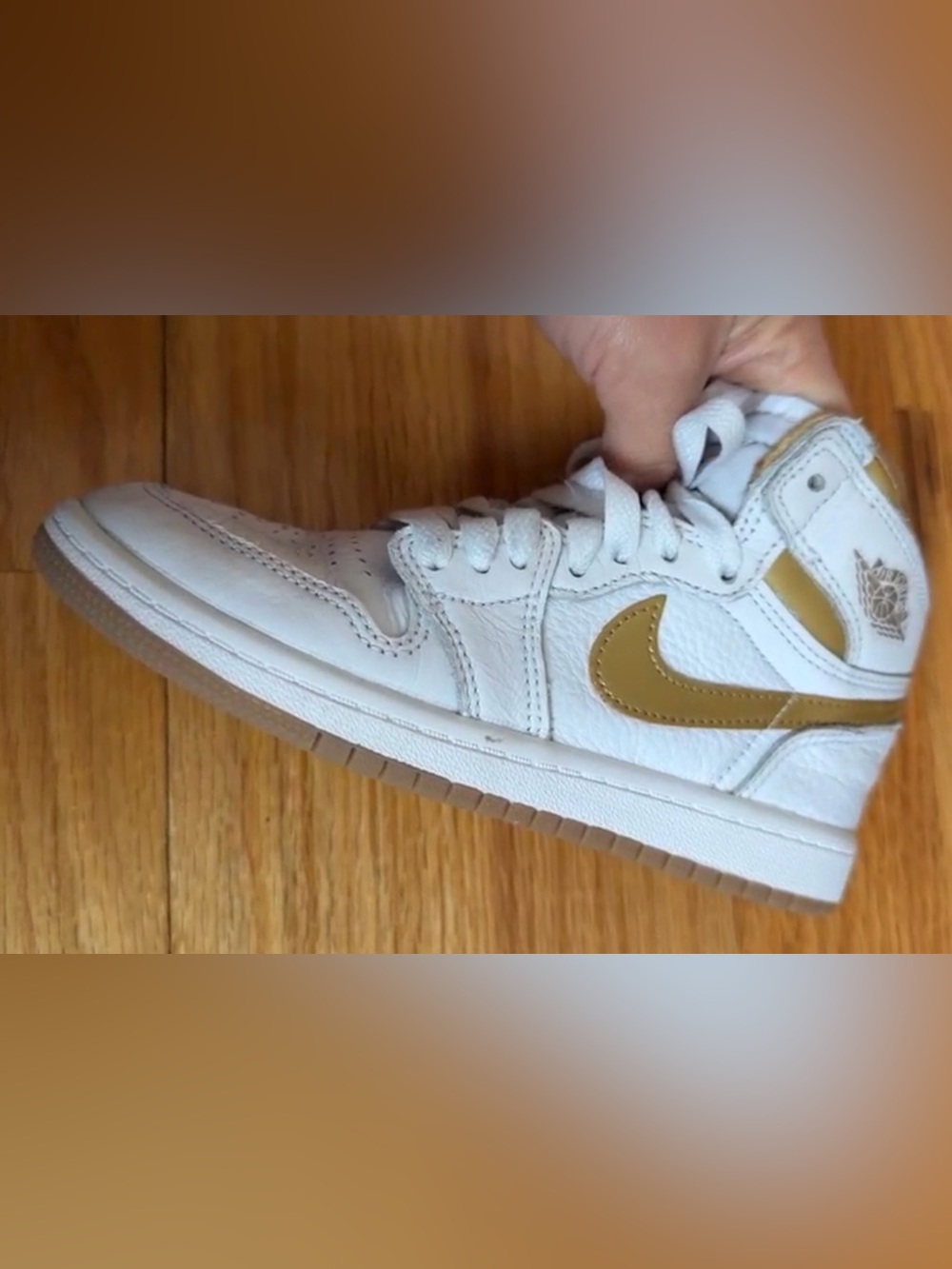Jordan 1 Retro OG High Metallic Gold - Picture 7 of 7
